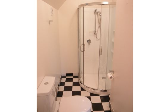 Room 4 - shower
